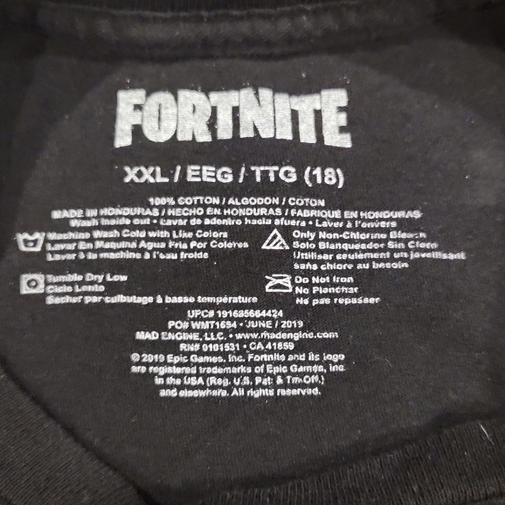 3/$20 Fortnite Black & Red Uncle Pete's Pizza Pit T-shirt - Picture 5 of 5